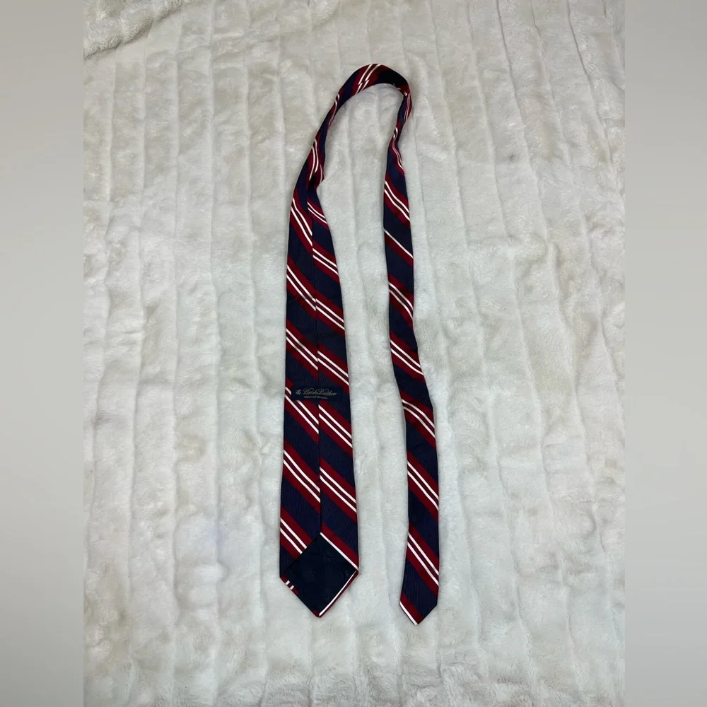 Brooks Brothers Blue Red Striped 100% Silk Work Office Preppy Mens Tie Classic